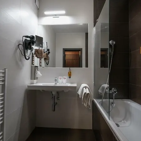 Premium Business فندق براتسيلافا